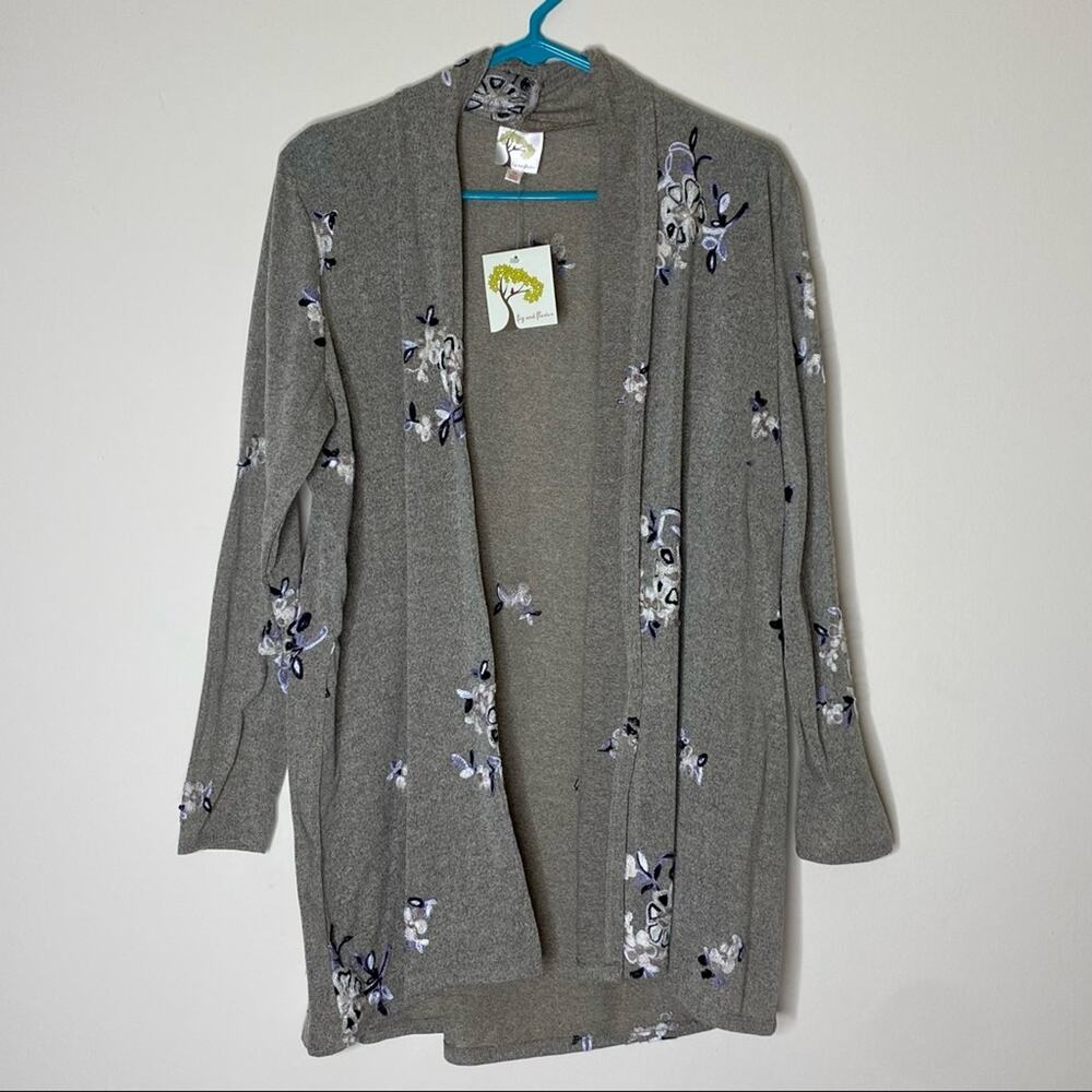 Fig & Flower Wrap Cardigan Sweater Gray Long Sleeve Floral Size Small NWT